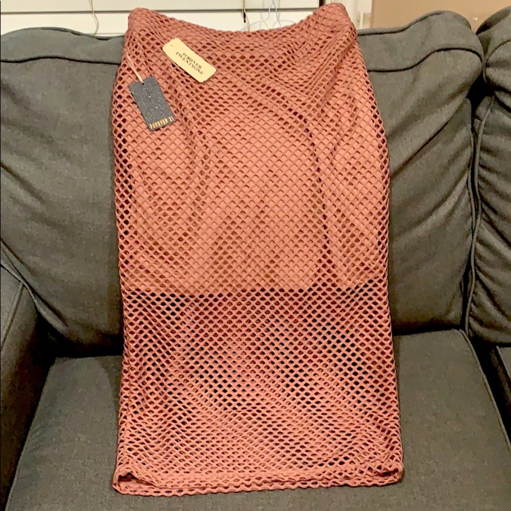 I’m selling a Forever 21 going out skirt!!